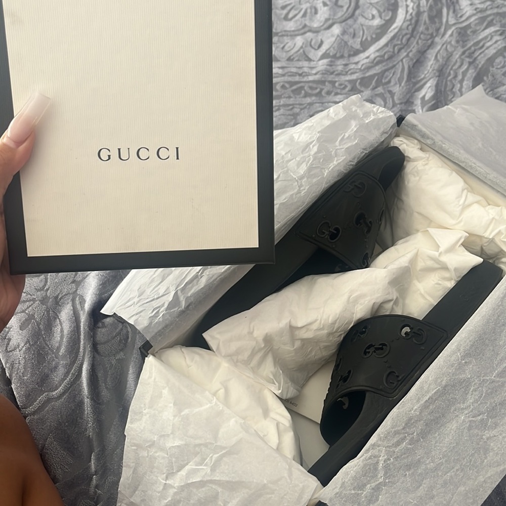 Black rubber Gucci slides - Picture 2 of 3